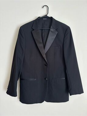 SuitShop Men’s Black Tuxedo Modern Fit 38R Jacket 34R Pants